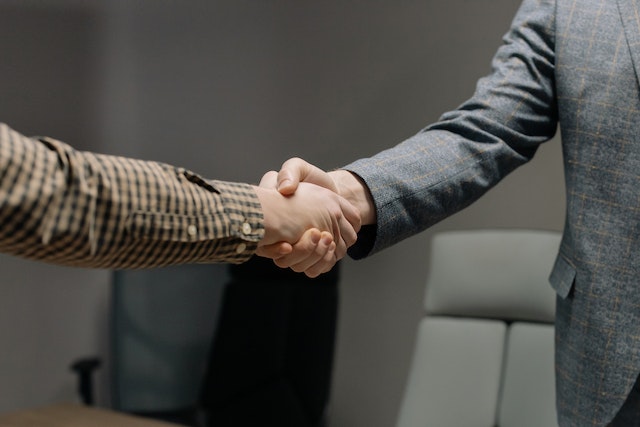 people-shaking-hands